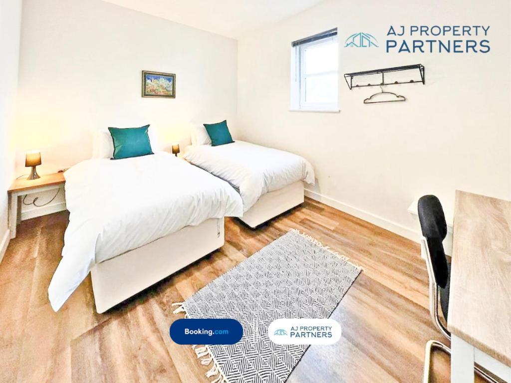 Premium Offer L Last-Minute Escape L Aj Properties L High Street Cheltenham L Parking L Ideal For Short Or Long Stays - Town Centre Apartment, 4 Beds, 1 Bathroom エクステリア 写真